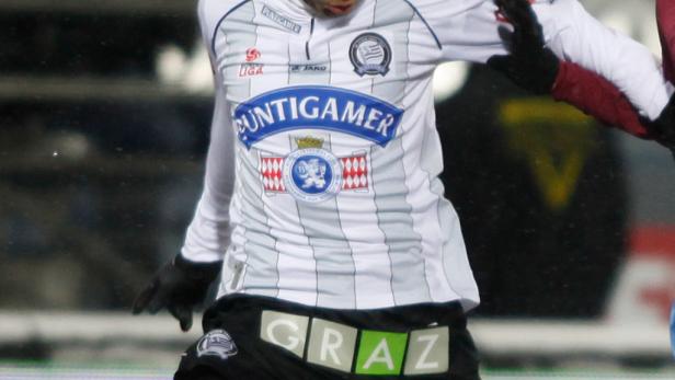 APA/MARKUS LEODOLTERAPA6848080-2 - 11022012 - GRAZ - ÖSTERREICH: ZU APA-TEXT SI - Patrick Wolf (Sturm,L.) gegen Alexander Poellhuber (Mattersburg) während der tipp3-Bundesliga-Begegnung zwischen SK Puntigamer Sturm Graz und SV Mattersburg am Samstag, 11