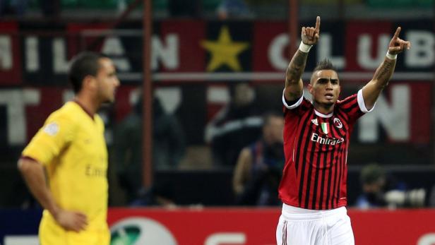 Kevin-Prince Boateng jubelt im Trikot des AC Mailand.