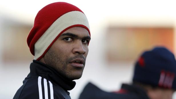 File photo of Bayern Munich&#039;s Breno arriving at the club&#039;s training complex in Munich, November 1, 2011. Bayern Munich defender Breno has been charged with arson after a months-long investigation revealed he had started the fire that burned down his rented Munich villa last year, the Munich prosecutor&#039;s office said April 11, 2012. If found guilty the 22-year-old Brazilian could face a jail sentence of between one and 15 years, the prosecutor&#039;s office said, adding Breno had to pay one million euros ($1.31 million) in damages for the house and 5,000 euros for a damaged garage of a neighbouring building. REUTERS/Michael Dalder/Files (GERMANY - Tags: SPORT SOCCER HEADSHOT CRIME LAW)