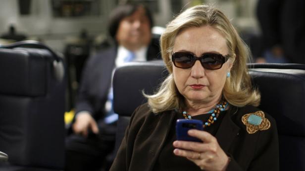 Clinton und ihr Smartphone: Ihre Mails sandte sie vom Privataccount aus