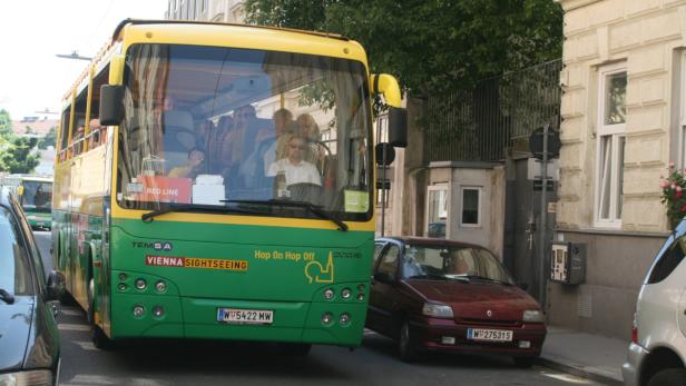 Die Touristenbusse im Karmeliterviertel sorgen für Unmut bei den Anrainern.