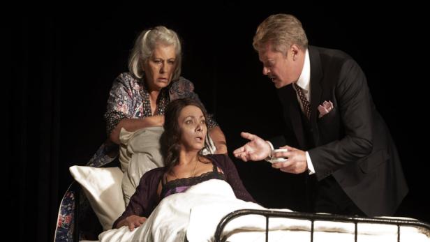 (v.L.n.R.) - Marianne Nentwich (Rosalia Solimene), Sandra Cervik (Filumena Marturano) und Herbert Föttinger (Domenico Soriano)