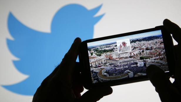 Pope Benedict XVI&#039;s twitter account is pictured on a smart phone in front of the Twitter logo displayed on a laptop in this photo illustration taken in Rome December 3, 2012. Benedict&#039;s new handle on Twitter will be @pontifex, beating out other contenders that had been considered to showcase the thoughts of one of the world&#039;s most visible leaders. The Vatican said on Monday that the pope will start tweeting on December 12. REUTERS/Max Rossi (ITALY - Tags: MEDIA BUSINESS LOGO SOCIETY RELIGION SCIENCE TECHNOLOGY)