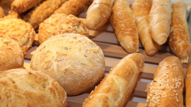 Beim Brot hört der Spaß auf: Die einen wollen es bis zu acht Wochen haltbar, die anderen schwören auf Selbstgebackenes ohne künstliche Zusatzstoffe.