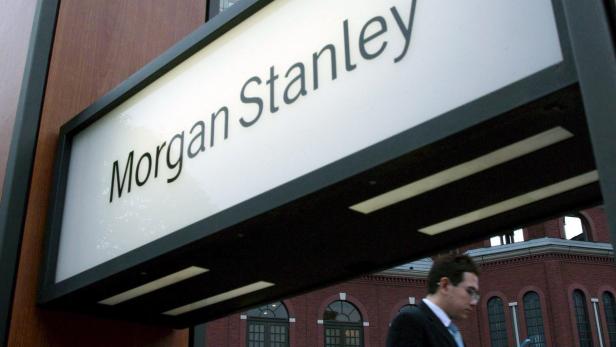 Ein Schild mit der Aufschrift „Morgan Stanley“ vor einem Bürogebäude.