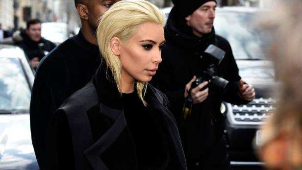Totalveränderung: Kardashian versucht sich als Blondine