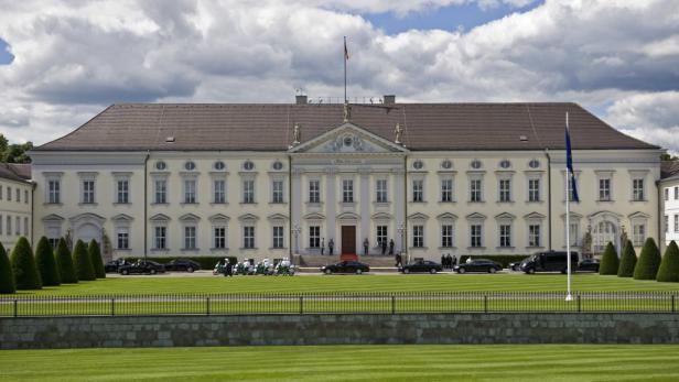 APNDas Schloss Bellevue, aufgenommen am Dienstag, 22. Juni 2010, in Berlin. Die Bundesversammlung waehlt am 30. Juni 2010 einen neuen Bundespraesidenten. (apn Photo/Jens Schlueter)