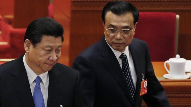 China&#039;s Communist Party Chief Xi Jinping and Vice-Premier Li Keqiang arrive at the Great Hall of the People for the third plenary session of the National People&#039;s Congress (NPC) in Beijing March 10, 2013. REUTERS/Kim Kyung-Hoon (CHINA - Tags: POLITICS)