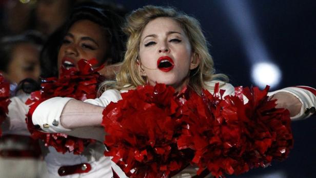 Zahlreiche internationale Stars fordern &quot;Freiheit für Pussy Riot&quot; - so auch Popstar Madonna. Im Juli gastiert sie mit ihrer knalligen MDNA-Show im Ernst Happel Stadion. Die früheren Pop-Hits sind Heavy Metal-Gewittern gewichen: laut, aggressiv, düster, verstörend. Weitere Großkonzerte in Österreich: Star-DJ David Guetta in der Wiener Krieau, Bruce Springsteen mit neuem Album &quot;Wrecking Ball&quot; im Ernst-Happel-Stadion, US-Megastar Lady Gaga erfreut in der Wiener Stadthalle ihre jungen Fans.