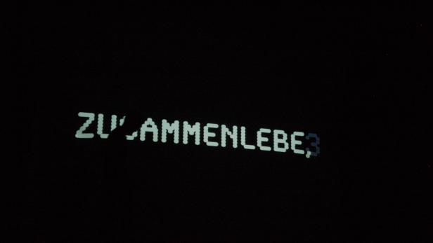 Bilder der Performance "Zusammen-Leben"