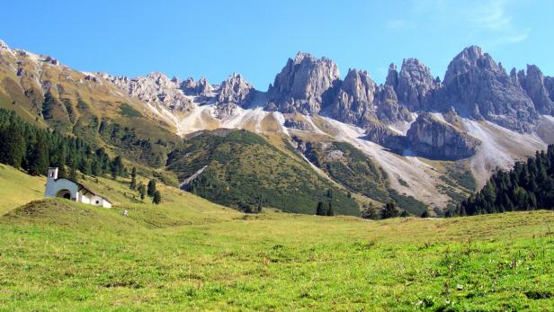 Die Kalkkögel in den Stubaier Alpen sind als Ruhegebiet ausgewiesen, in dem Seilbahnbauten untersagt sind. Dass die ÖVP trotzdem einen Brückenschlag forciert, sorgt für Unruhe in der Koalition mit den Grünen.