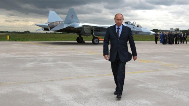 Der einstige und künftige Präsident Putin will sein Land um 580 Milliaraden Euro aufrüsten