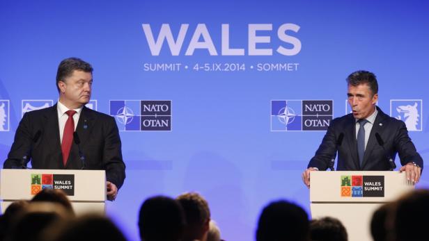 Der ukrainische Präsident Petro Poroschenko und NATO-Generalsekretär Anders Fogh Rasmussen