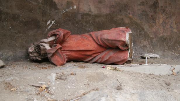 Piaristenkirche Krems: Christusstatue wurde umgestürzt