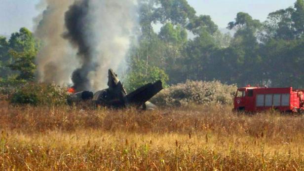 epa03517687 A handout picture provided by Myanmar Police shows a fire-engine approaching the fire burning on the body of a crash landed Air Bagan aircraft near HaeHo city, Shan State, Myanmar, 25 December 2012. An Air Bagan plane crash-landed near an airport in north-eastern Myanmar, killing one passenger and one person on the ground, officials said. The Fokker 100 aircraft with 71 people on board crashed at 8:55 am (0225 GMT) while attempting an emergency landing 3 kilometres from Heho airport in Shan state, Information Deputy Minister U Ye Htut said. Nine passengers and two crew members were among 11 injured people taken to hospital, he said. One 11-year-old passenger died in the crash, and a man riding a motorcycle near the airport was also killed. Among the passengers were 51 foreigners, but their nationalities were not immediately known. EPA/YE ZARNI / MYANMAR POLICE FORCE HANDOUT EDITORIAL USE ONLY/NO SALES