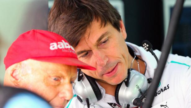 Mercedes-Sportchef Toto Wolff (re.) stellt diese Saison den Konstrukteurstitel ganz klar über den Fahrertitel.