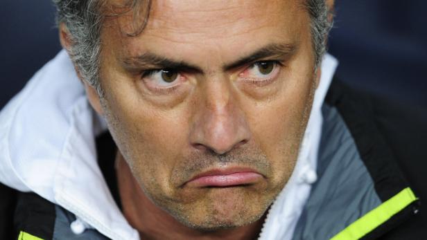 Nahaufnahme von José Mourinho mit einem unzufriedenen Gesichtsausdruck.