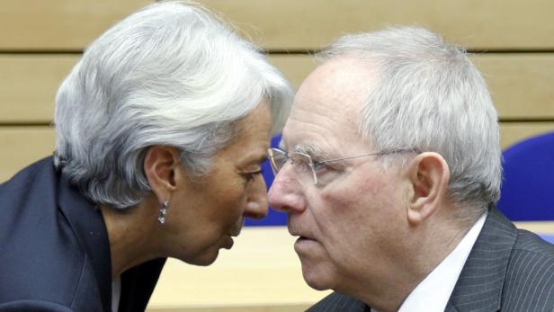 IMF Managing Director Christine Lagarde (L) talks with Germany&#039;s Finance Minister Wolfgang Schaeuble at the start of a Eurogroup meeting ahead of a two-day EU leaders summit in Brussels March 1, 2012. Euro zone finance ministers and officials were meeting in Brussels on Thursday to discuss Greece&#039;s private sector bond exchange and implementation of the Greek authorities&#039; commitments to economic and structural reforms. REUTERS/Francois Lenoir (BELGIUM - Tags: POLITICS BUSINESS)