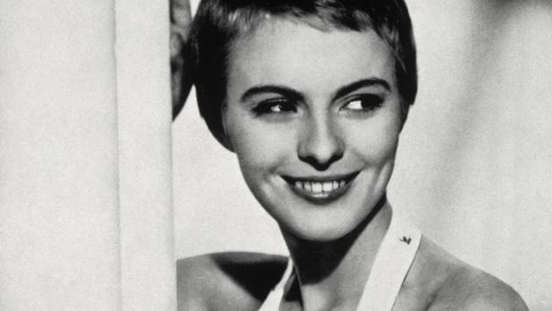 STILVORBILDLICH: JEAN SEBERG Ewige Stilikone: Jean Seberg setzte bereits Ende der 1950er auf damals völlig neue Kurzhaarpower. Der Kultschnitt wirkt bis heute cool, modern, edgy. Und wird nach wie vor millionenfach kopiert. Schnippschnapp.