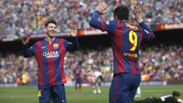 Messi erzielte gegen Rayo Vallecano drei Tore, Suarez zwei.