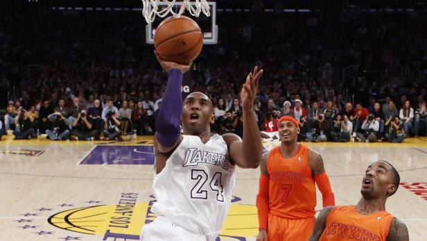 Kobe Bryant von den Los Angeles Lakers beim Wurf auf den Korb.