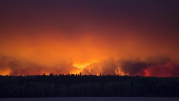 Massive Waldbrände südwestlich von Fort McMurray, Alberta.