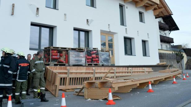 Das Haus mit dem abgestürzten Balkon - die Ursache ist unklar.