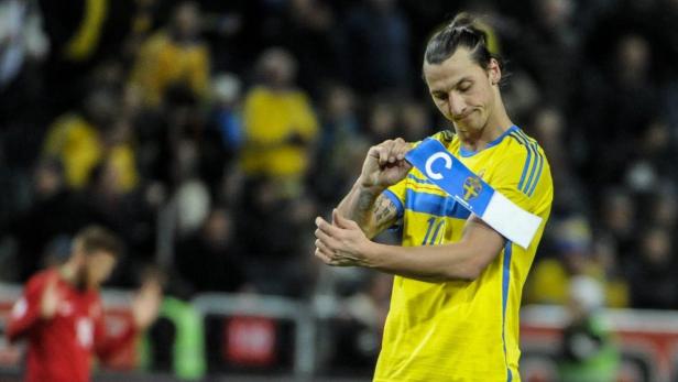 Zlatan Ibrahimović mit der Kapitänsbinde der schwedischen Nationalmannschaft.