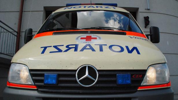 Ein Notarztwagen des Österreichischen Roten Kreuzes, Standort Zwettl.