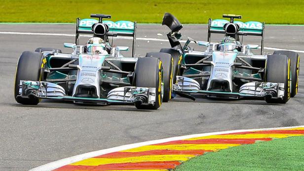 Flügel des Anstoßes: Vor zwei Wochen in Belgien krachte der WM-Führende Nico Rosberg in das Heck seines Teamkollegen und größten Titelrivalen, Lewis Hamilton.