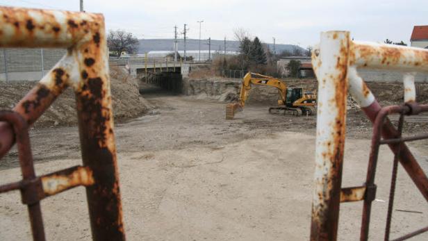 Krems: Murren über ruhende Baustelle