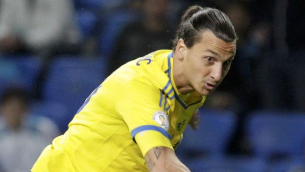 Zlatan Ibrahimović im gelben Trikot der schwedischen Nationalmannschaft.