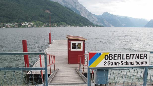 Von diesem Steg neben der Esplanade in Gmunden sprangen die jungen Leute am Sonntag gegen 2 Uhr früh ins rund 19 Grad kalte Wasser.