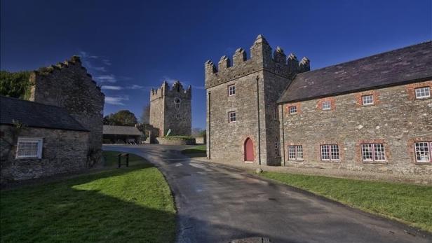 Das prächtige Schloss Ward, das majestätisch das Strangford Lough überblickt, und sein etwa 330 Hektar umliegendes Land wurde für die Szenen des Innenhofes von Winterfell verwendet.