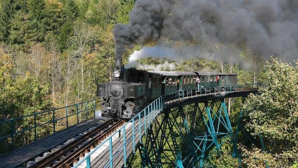 Nostalgiefahrten,egal unter Dampf oder mit Diesellok sind auf der Bergstrecke im Moment nicht genehmigt