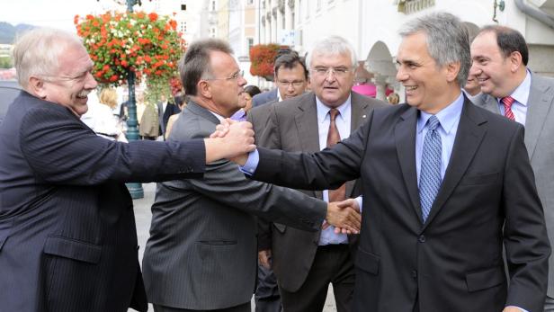 SPÖ-Chef Werner Faymann (re.)