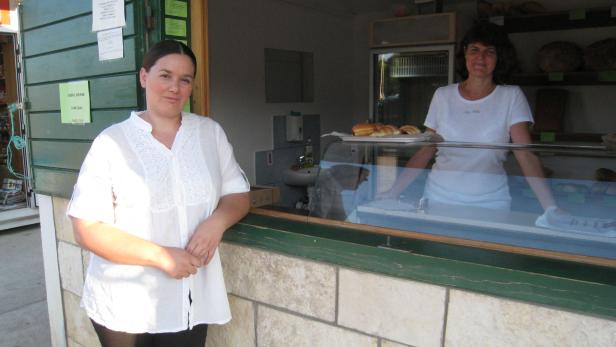 Familienbetrieb – schon seit 50 Jahren: Tone Prekpalaj vor dem Bäckerkiosk in Maslinica