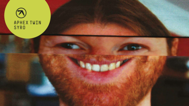 Das Albumcover von „Syro“ von Aphex Twin zeigt ein verzerrtes Gesicht.