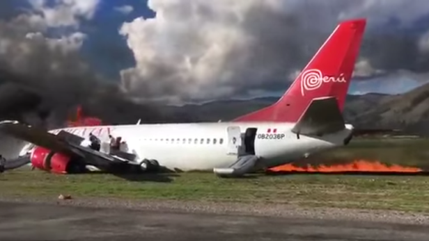 Flugzeug ging nach Landung in Flammen auf, alle Passagiere gerettet