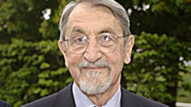 Martin Karplus… Aus österreichischer Sicht der interessanteste Gewinner ist Martin Karplus von der Harvard University. Der 1930 in Wien geborene Karplus floh als Achtjähriger nach dem Anschluss zunächst in die Schweiz und danach weiter in die USA.