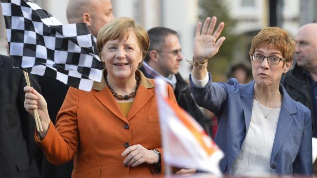 Merkel und Kramp-Karrenbauer: Die „Merkel von der Saar“ muss am Sonntag um ihr Amt fürchten