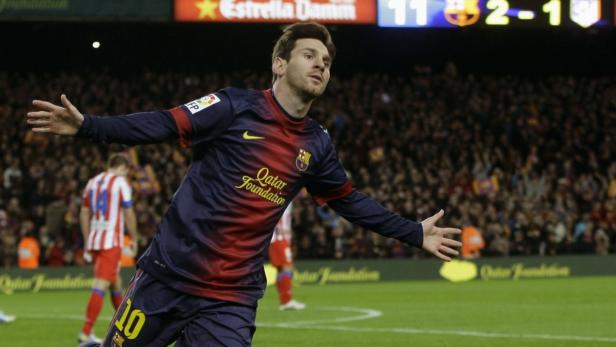 Barcelona&#039;s Lionel Messi celebrates his goal against Atletico Madrid during their Spanish first division soccer match at Nou Camp stadium in Barcelona December 16, 2012. REUTERS/Gustau Nacarino (SPAIN - Tags: SPORT SOCCER)