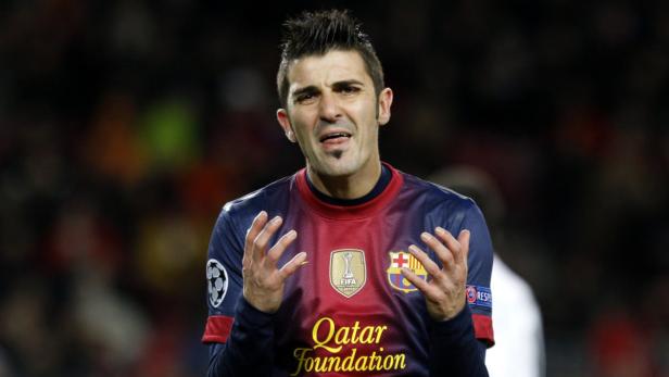 Barcelona&#039;s David Villa reacts after failing to score a goal against Benfica during their Champions League Group G soccer match at the Nou Camp stadium in Barcelona December 5, 2012. REUTERS/Gustau Nacarino(SPAIN - Tags: SPORT SOCCER)