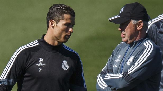 Cristiano Ronaldo und Carlo Ancelotti im Gespräch.