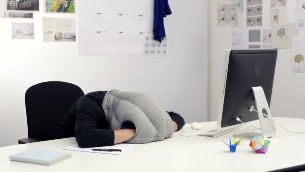 Kopf in den Ostrich-Pillow und die restliche Welt bleibt draußen.