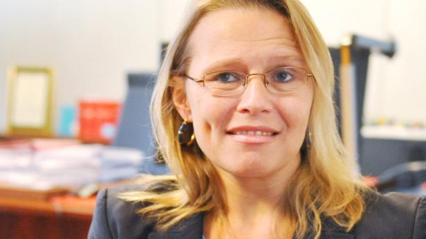 KurierBeatrix Karl Justizministerin,Beatrix Karl Aus für Anfüttern: Würstel statt Luxus-Menü