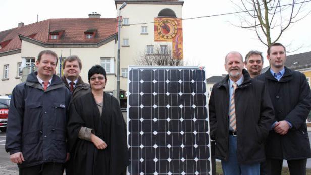 Acht Sonnenkraftwerke für die Dächer der Stadt