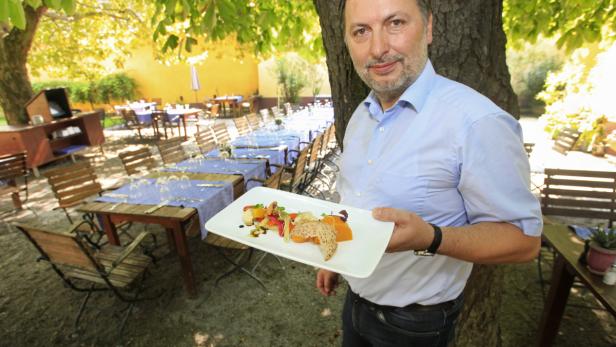 Willkommen im Gasthaus zur Dankbarkeit, sagt Josef Lentsch