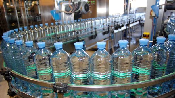 Wasser brachte Händlern erstmals mehr Umsatz als Energydrinks