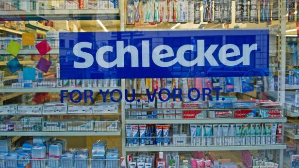 Schlecker kappt 12.000 Jobs, Lieferausfälle in Österreich